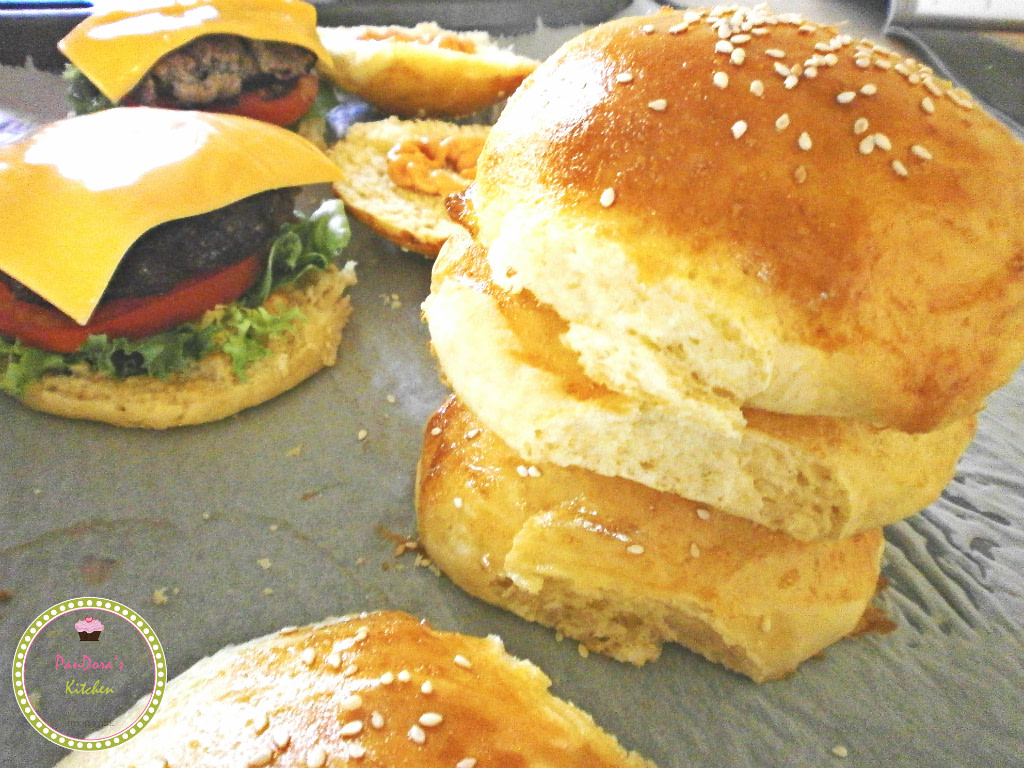 burger-ψωμάκια για burger-μπιφτέκι-τυρί-ψωμί